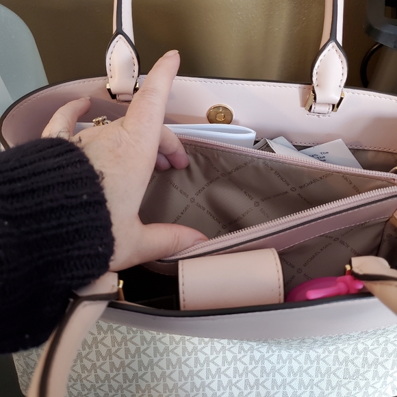 Michael Kors pink handbag - Picture 5 of 7